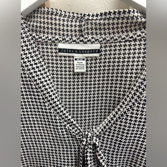 Black and white blouse - Picture 2 of 2